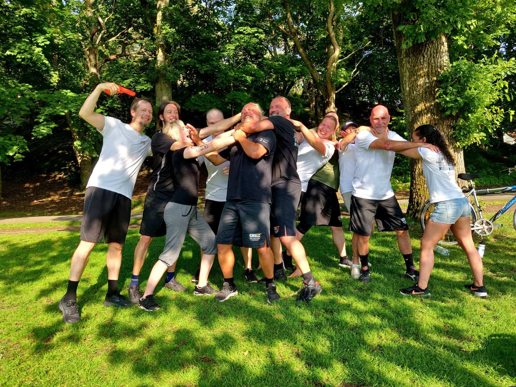 Medlemmar i Göteborgs Krav Maga Klubb på utomhusträning.